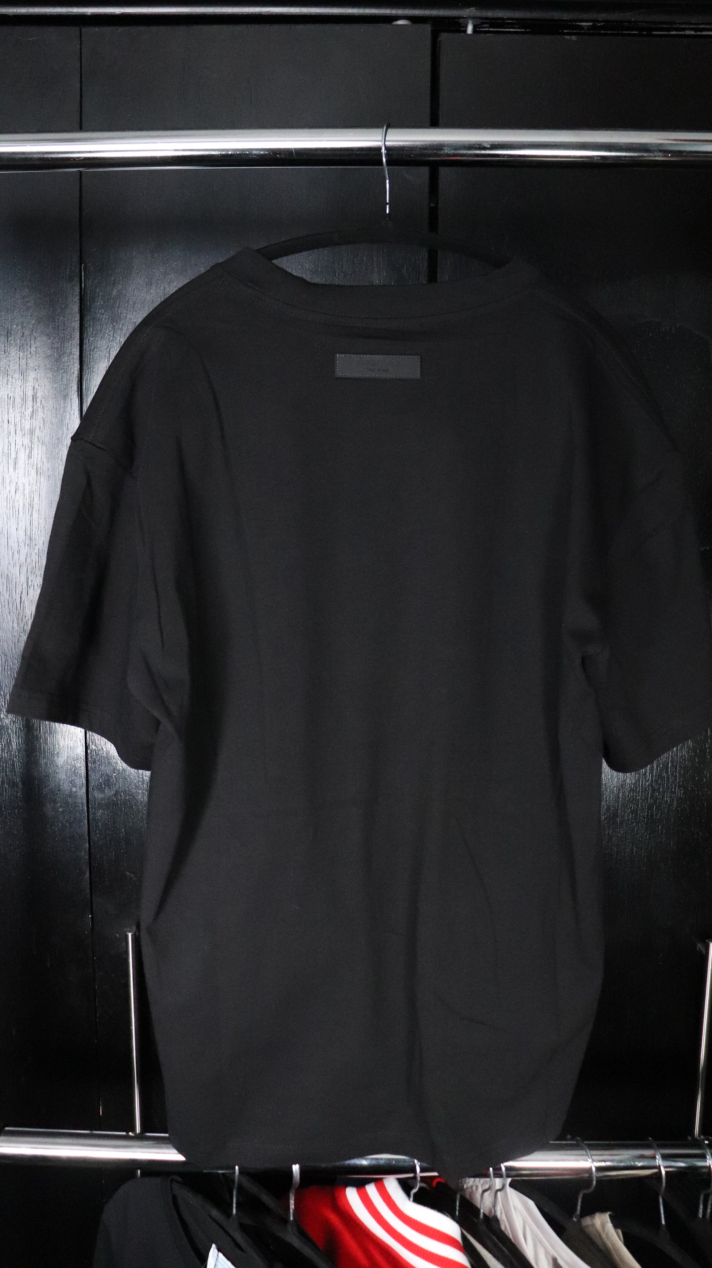 Playera Essentials Negra 77